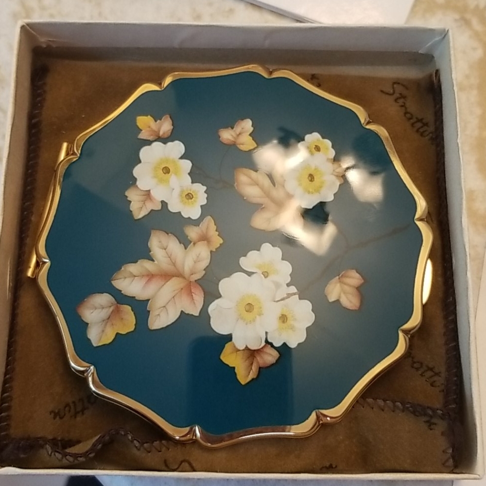 Stratton compact